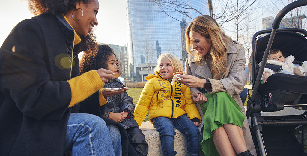 https://www.chicco.es/dw/image/v2/BJJJ_PRD/on/demandware.static/-/Sites-Chicco-Spain-Library/es_ES/dwa71f625c/site/16-Quienes Somos/Homepage/PARENT_MORE_OUTDOOR_1024X520.jpg